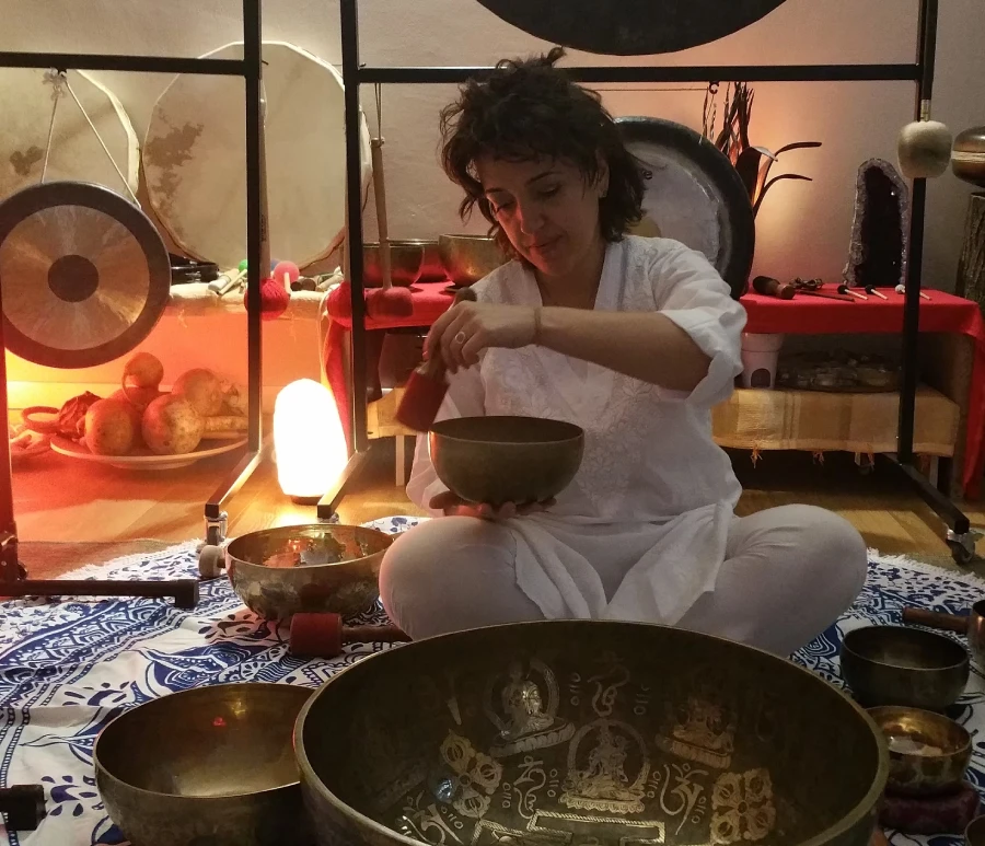 debora cardillo Trattamento con Campane Tibetane e Strumenti vibrazionali